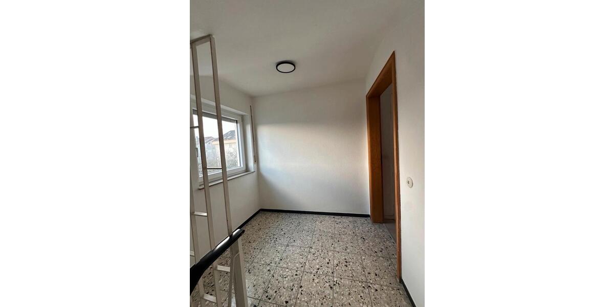 Dachgeschoßwohnung Aalen Dewangen - 3 Zimmer, 71 m&sup2;, 1.050&euro; | Angebot:26636268