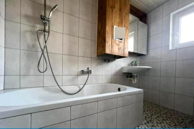 Mehrfamilienhaus, Wohnhaus Aalen Attenhofen - 10 Zimmer, 195 m&sup2;, 380.000&euro; | Angebot:27213909