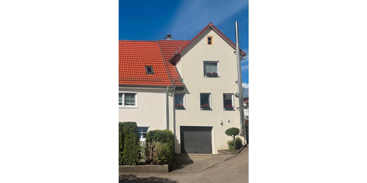 Doppelhaushälfte Aalen Attenhofen - 7 Zimmer, 100 m&sup2;, 1.800&euro; | Angebot:25728521