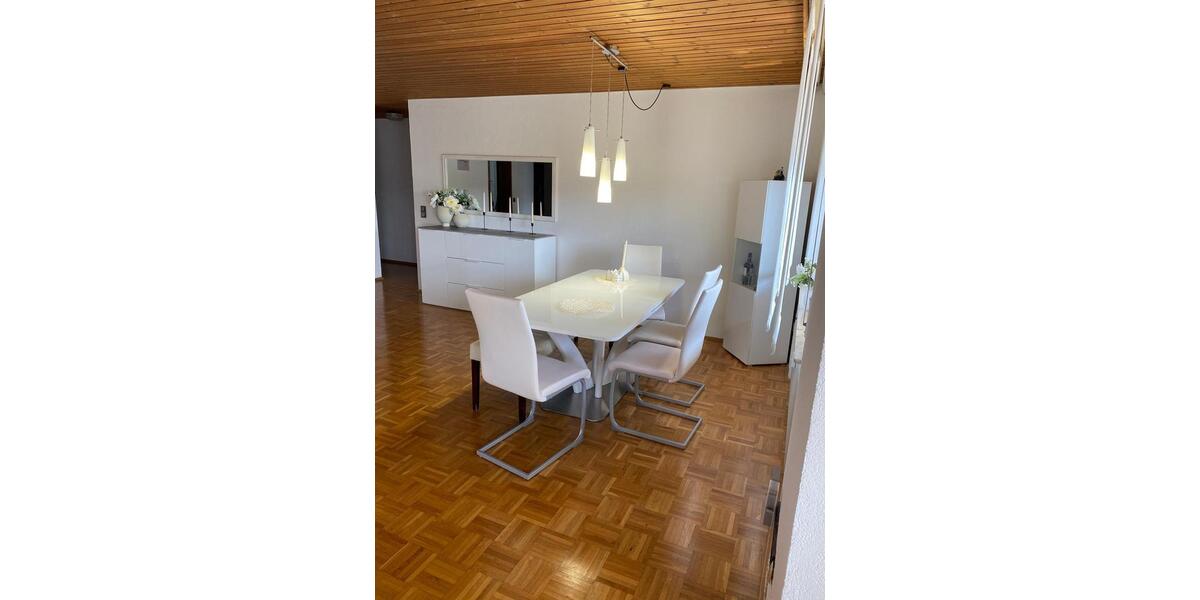 Erdgeschoßwohnung Rosenberg - 5.5 Zimmer, 142 m&sup2;, 1.200&euro; | Angebot:25944180