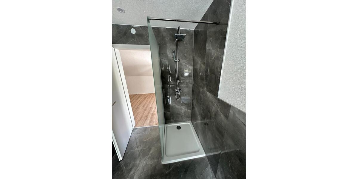 Dachgeschoßwohnung Ellwangen (Jagst) - 3 Zimmer, 85 m&sup2;, 950&euro; | Angebot:25843439