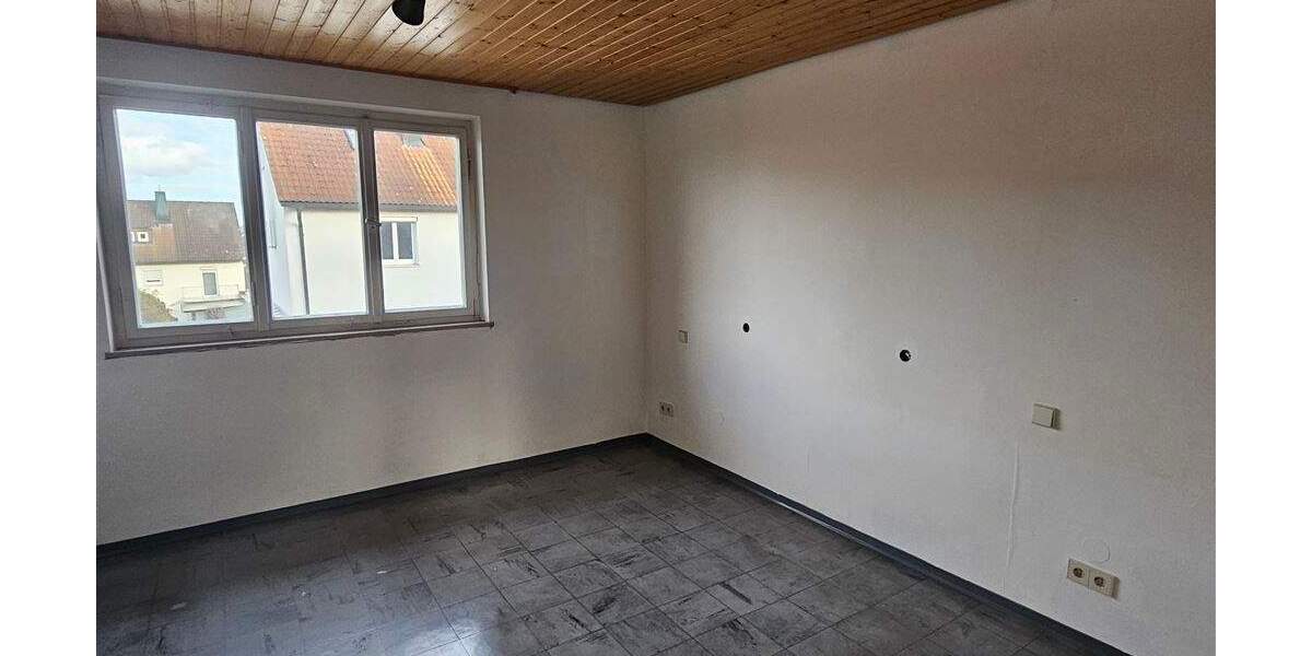 Mehrfamilienhaus, Wohnhaus Giengen an der Brenz Giengen - 6 Zimmer, 138 m&sup2;, 295.000&euro; | Angebot:25740487
