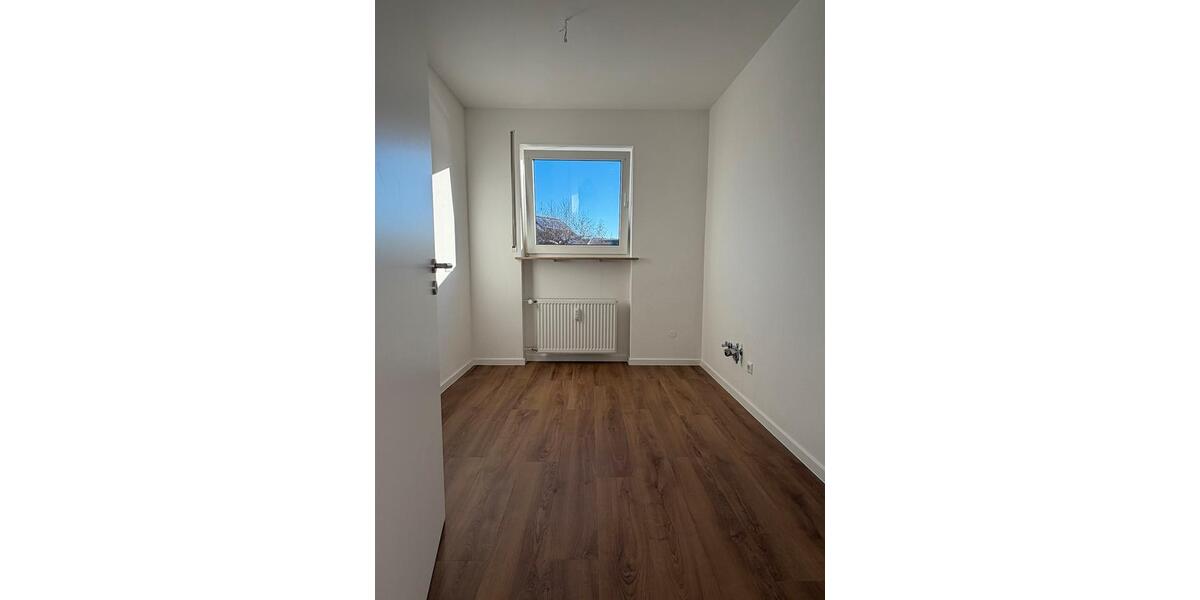 Etagenwohnung Essingen - 4 Zimmer, 92 m&sup2;, 1.250&euro; | Angebot:25298780