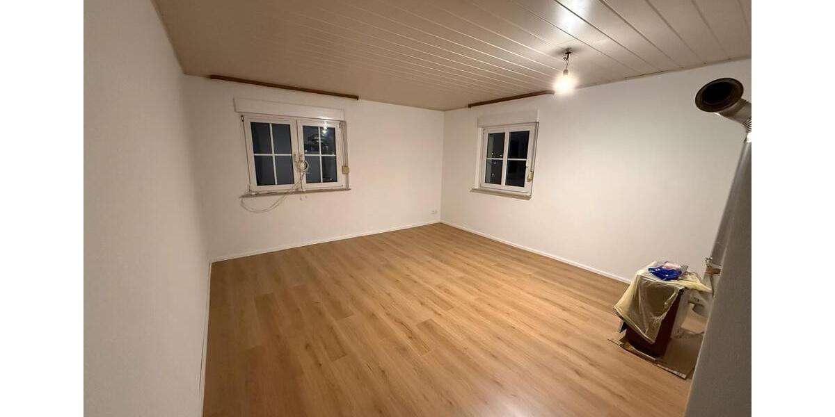 Etagenwohnung Aalen Ebnat - 7 Zimmer, 150 m&sup2;, 2.000&euro; | Angebot:25300800