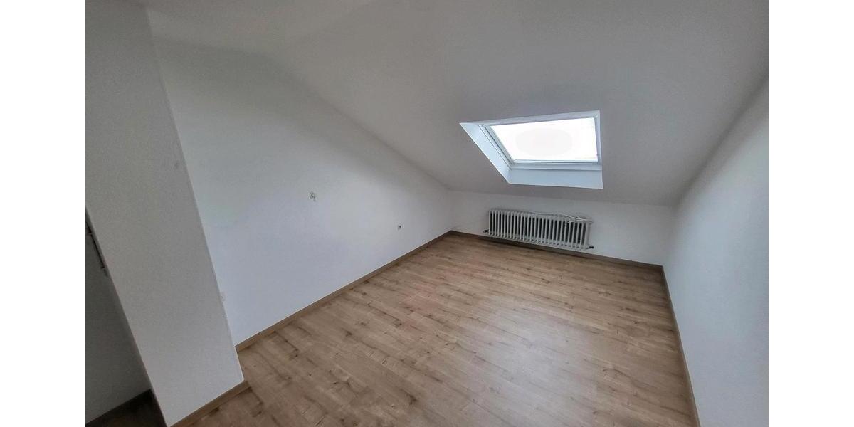 Dachgeschoßwohnung Aalen Dewangen - 3 Zimmer, 80 m&sup2;, 760&euro; | Angebot:26429231