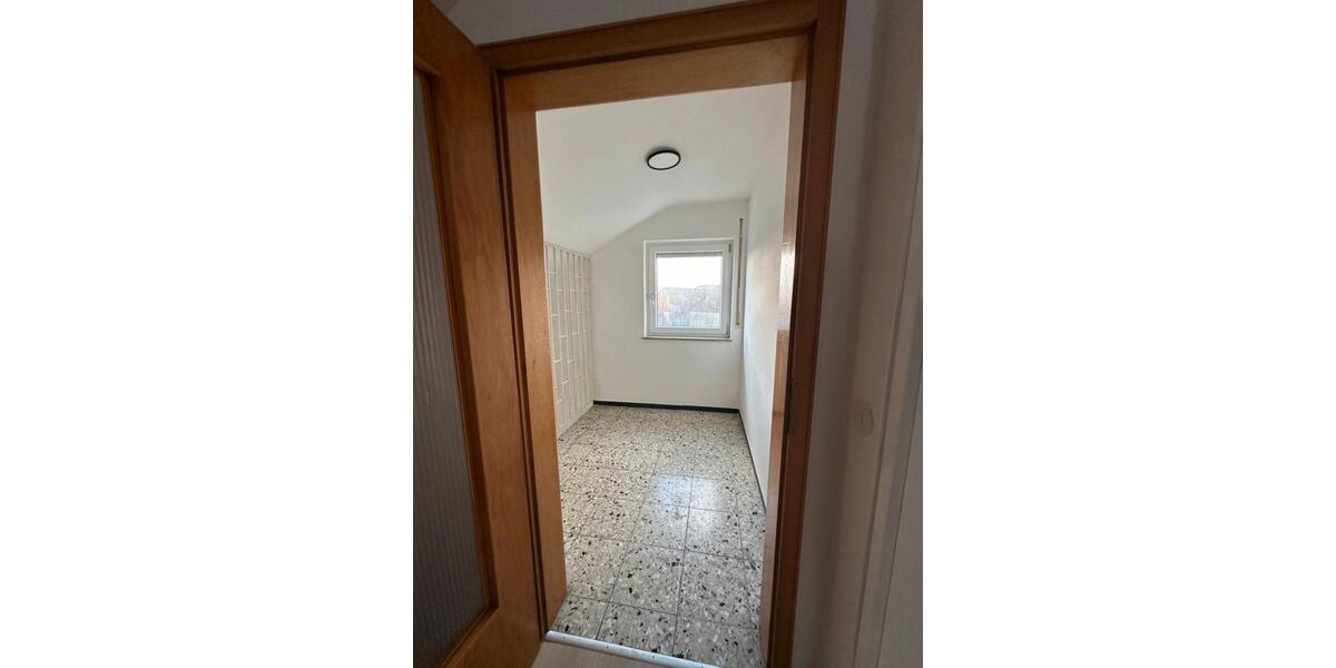 Dachgeschoßwohnung Aalen Dewangen - 3 Zimmer, 71 m&sup2;, 1.050&euro; | Angebot:26636268