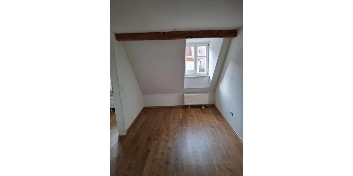 Dachgeschoßwohnung Nördlingen - 5 Zimmer, 110 m&sup2;, 1.250&euro; | Angebot:25382341