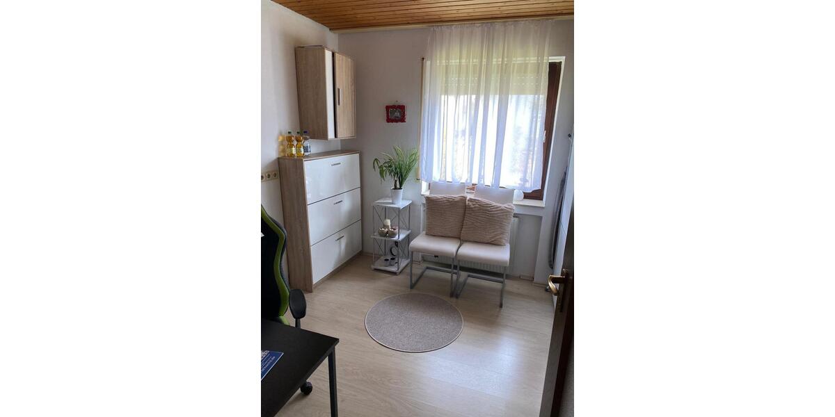 Erdgeschoßwohnung Rosenberg - 5.5 Zimmer, 142 m&sup2;, 1.200&euro; | Angebot:25944180