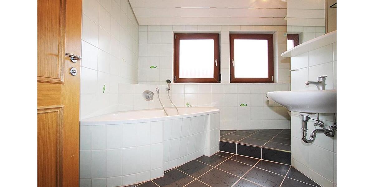 Dachgeschoßwohnung Durlangen - 4.5 Zimmer, 100 m&sup2;, 750&euro; | Angebot:24847917