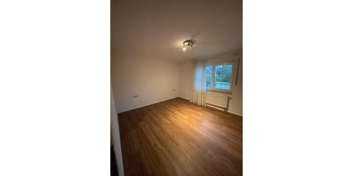 Einfamilienhaus Ellwangen (Jagst) - 5 Zimmer, 120 m&sup2;, 1.150&euro; | Angebot:25980752
