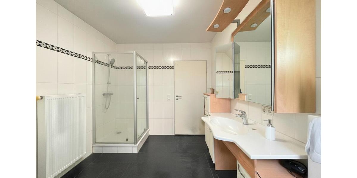 Doppelhaushälfte Nördlingen - 8 Zimmer, 161 m&sup2;, 1.670&euro; | Angebot:26564064
