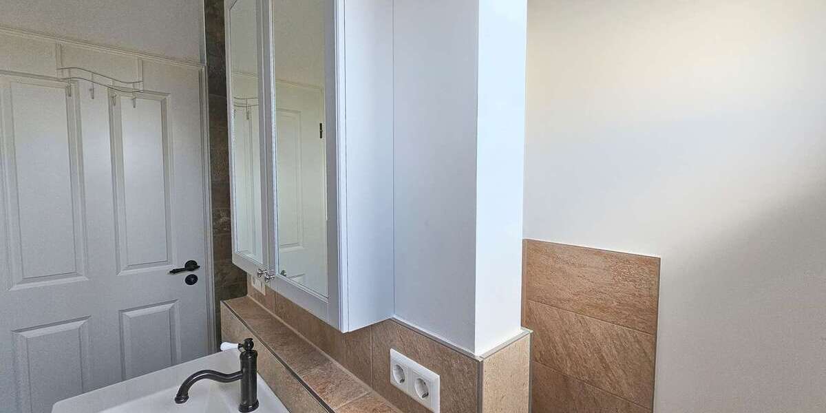 Neuwertige Stadtvilla mit ca. 160 m² Wohnfläche, Garten & 3 Stellplätzen, Energieklasse A - Einfamilienhaus Ottenbach | Angebot:27532436