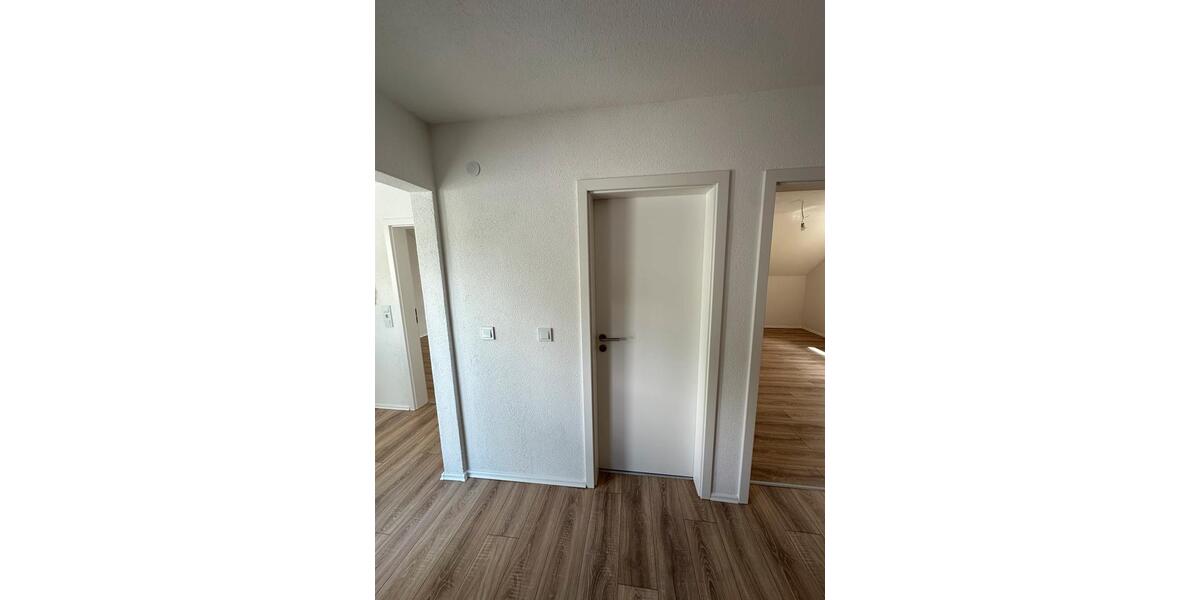 Dachgeschoßwohnung Ellwangen (Jagst) - 3 Zimmer, 85 m&sup2;, 950&euro; | Angebot:25843439