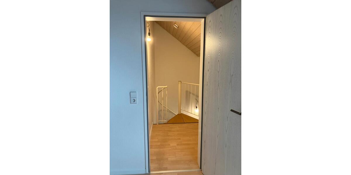 Dachgeschoßwohnung Aalen Dewangen - 4.5 Zimmer, 95 m&sup2;, 1.200&euro; | Angebot:26407612