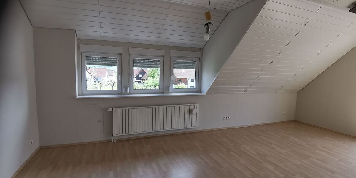 Moderne 4,5-Zimmer Dachgeschosswohnung mit Balkon & EBK - Appartement Schwäbisch Gmünd Bargau | Angebot:27492971