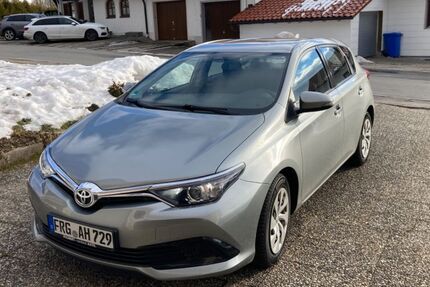 Toyota Auris 68.200 km 10.900 &euro; Giengen 89537