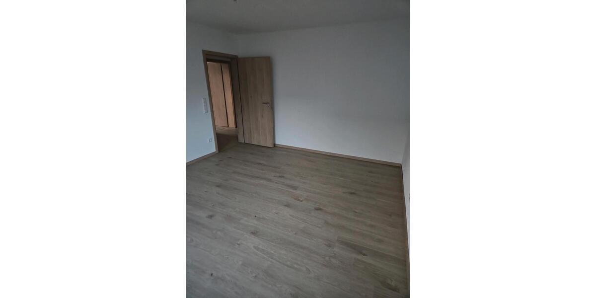Erdgeschoßwohnung Wallerstein - 4.5 Zimmer, 120 m&sup2;, 1.100&euro; | Angebot:26032309