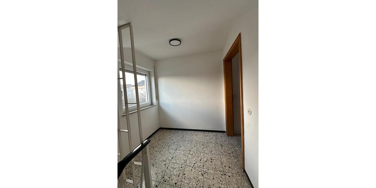 Dachgeschoßwohnung Aalen Dewangen - 3 Zimmer, 71 m&sup2;, 1.050&euro; | Angebot:26356173