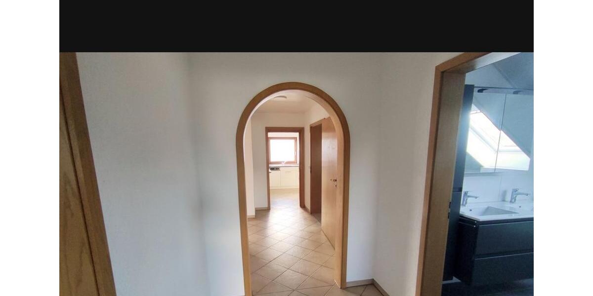 Dachgeschoßwohnung Böbingen an der Rems - 3.5 Zimmer, 82 m&sup2;, 900&euro; | Angebot:26003096