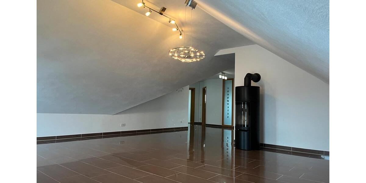 Dachgeschoßwohnung Stödtlen - 4 Zimmer, 120 m&sup2;, 799&euro; | Angebot:25886785