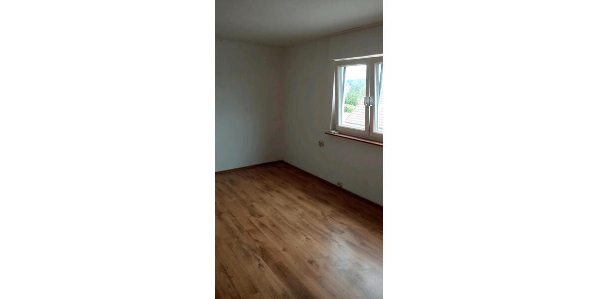 Etagenwohnung Gschwend - 3 Zimmer, 90 m&sup2;, 650&euro; | Angebot:26041977
