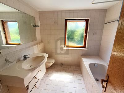 WOHNEN + MIETEINNAHMEN: HAUS MIT 3 WOHNEINHEITEN - Mehrfamilienhaus, Wohnhaus Jagstzell | Angebot:27590339