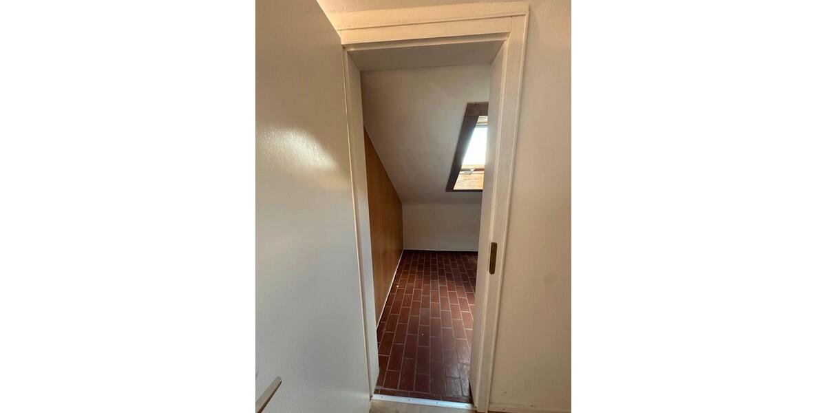 Dachgeschoßwohnung Aalen Dewangen - 3 Zimmer, 71 m&sup2;, 1.050&euro; | Angebot:26636268