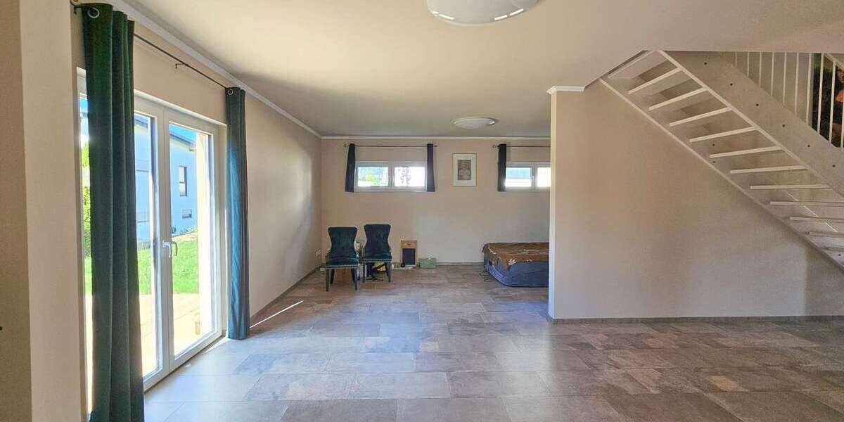 Neuwertige Stadtvilla mit ca. 160 m² Wohnfläche, Garten & 3 Stellplätzen, Energieklasse A - Einfamilienhaus Ottenbach | Angebot:27532436