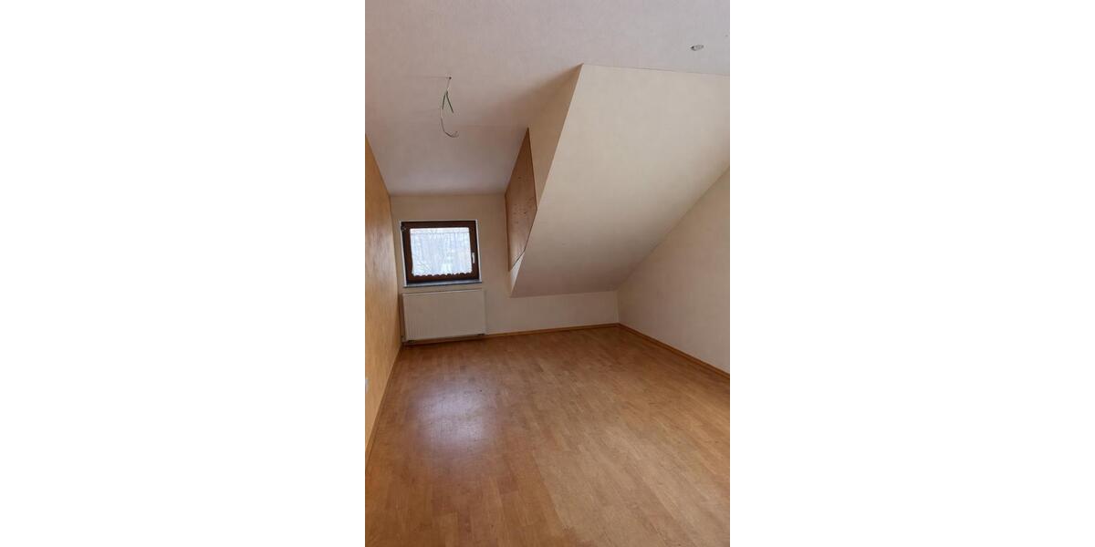 Dachgeschoßwohnung Ruppertshofen - 4 Zimmer, 130 m&sup2;, 950&euro; | Angebot:25120855