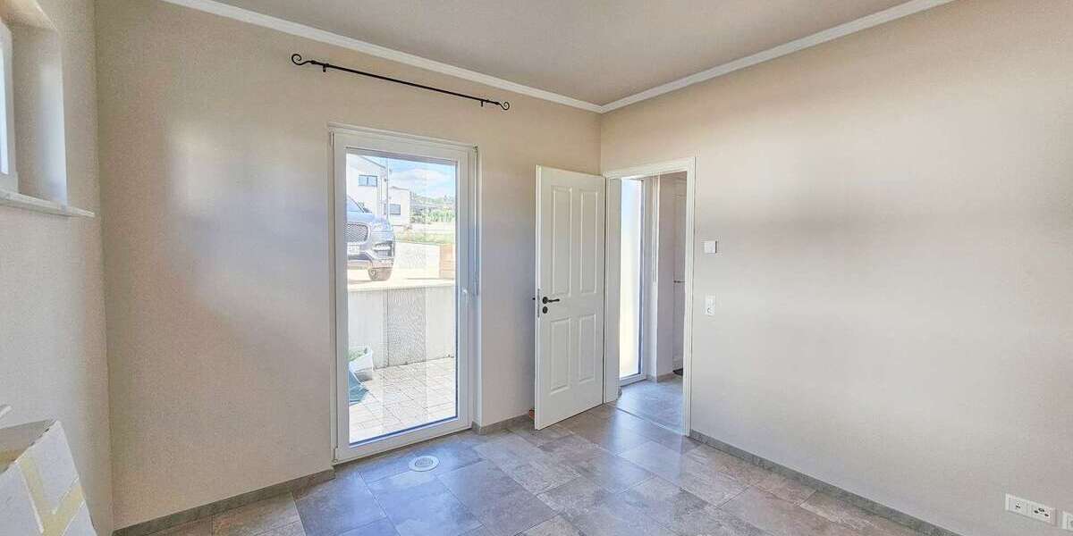 Neuwertige Stadtvilla mit ca. 160 m² Wohnfläche, Garten & 3 Stellplätzen, Energieklasse A - Einfamilienhaus Ottenbach | Angebot:27532436