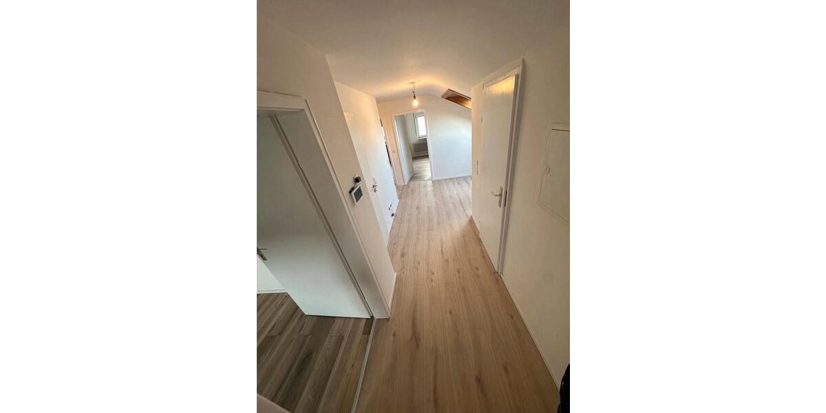 Dachgeschoßwohnung Aalen Dewangen - 3 Zimmer, 71 m&sup2;, 1.050&euro; | Angebot:26636268