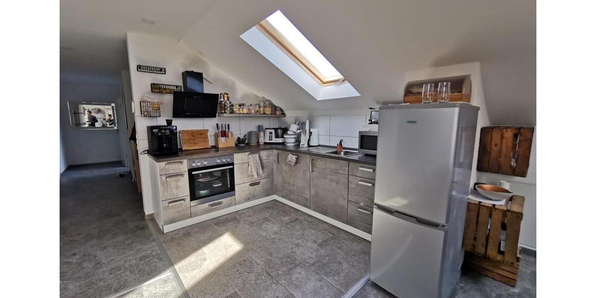 Dachgeschoßwohnung Essingen - 3 Zimmer, 90 m&sup2;, 850&euro; | Angebot:26681912