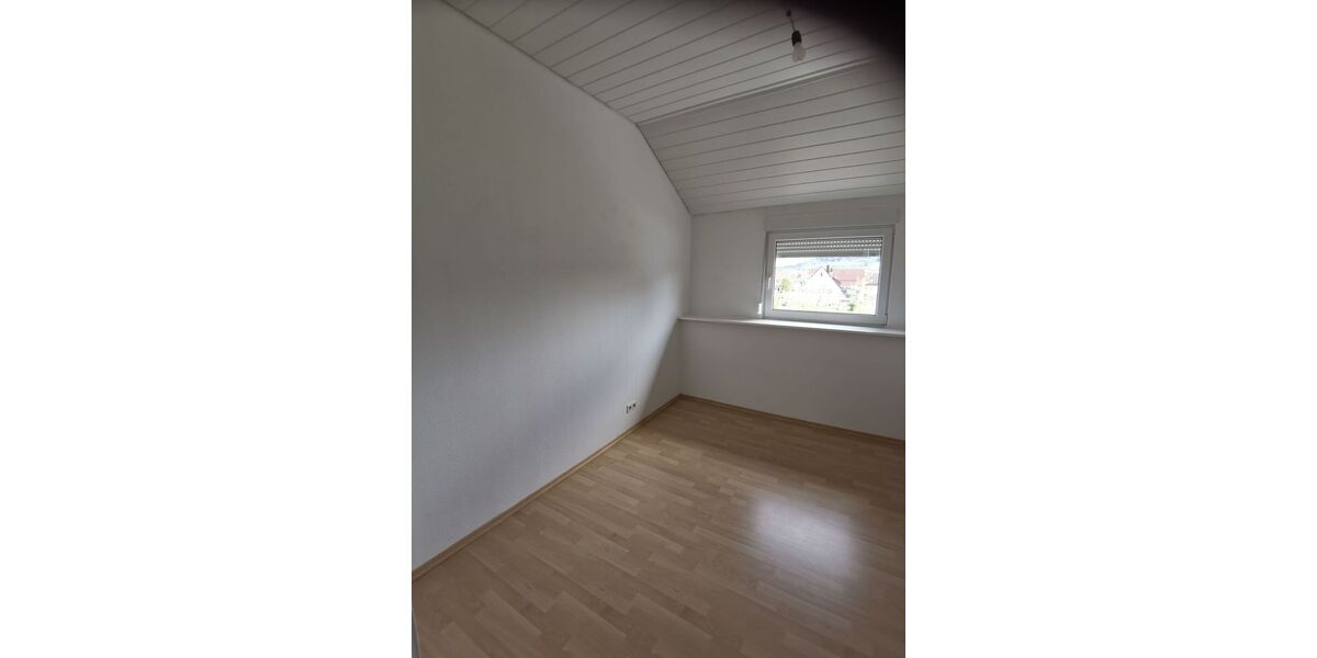 Moderne 4,5-Zimmer Dachgeschosswohnung mit Balkon & EBK - Appartement Schwäbisch Gmünd Bargau | Angebot:27492971