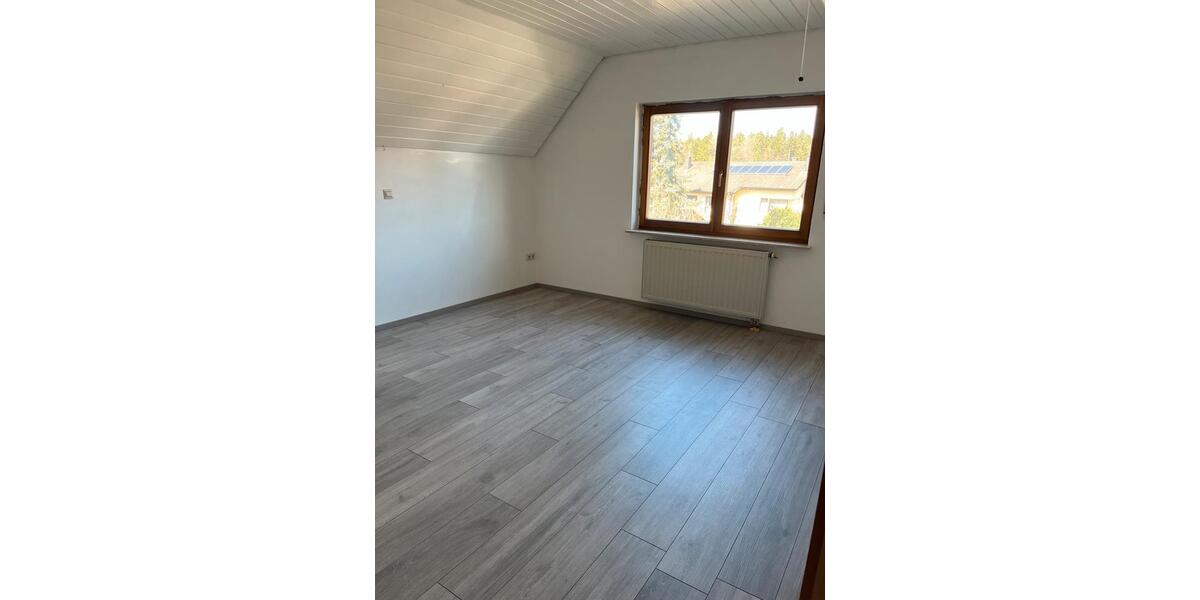 Dachgeschoßwohnung Stimpfach - 3 Zimmer, 85 m&sup2;, 800&euro; | Angebot:26007809