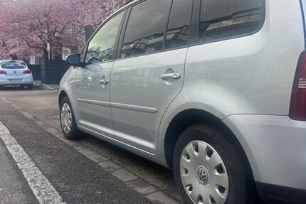 VW Touran 25.000 km 5.750 &euro; Schwäbisch Gmünd 73525