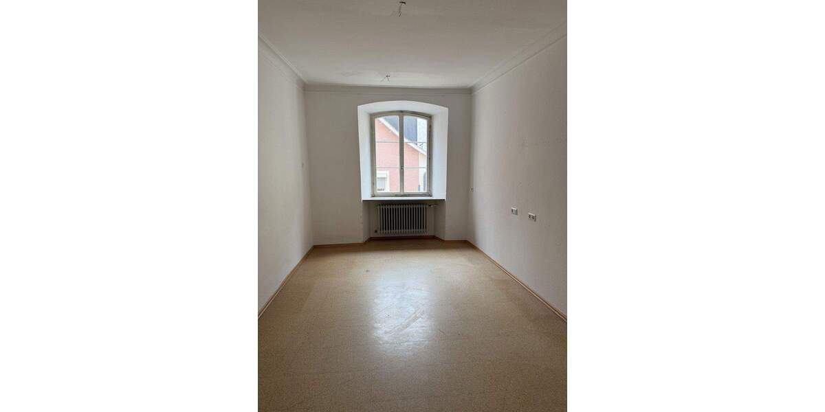 Etagenwohnung Ellwangen - 6 Zimmer, 136 m&sup2;, 1.360&euro; | Angebot:25657526