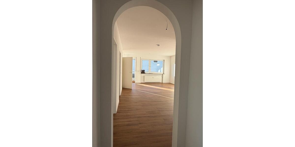 Etagenwohnung Essingen - 4 Zimmer, 92 m&sup2;, 1.250&euro; | Angebot:25298780