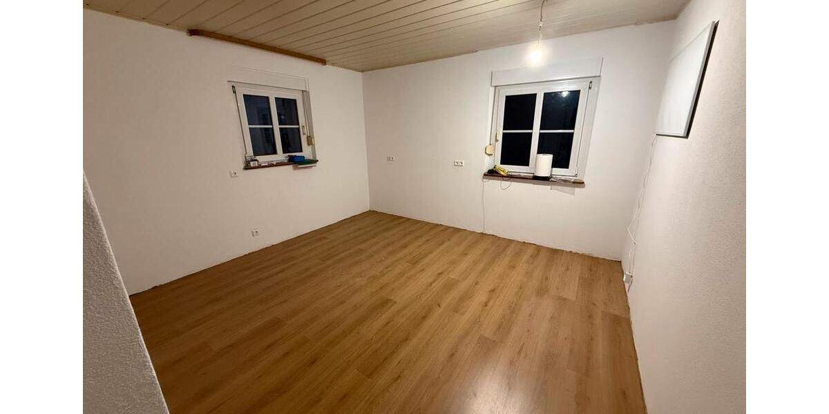 Etagenwohnung Aalen Ebnat - 7 Zimmer, 150 m&sup2;, 2.000&euro; | Angebot:25300800