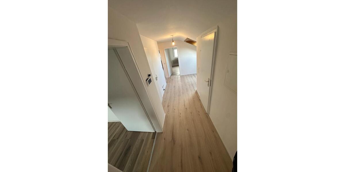Dachgeschoßwohnung Aalen Dewangen - 3 Zimmer, 71 m&sup2;, 1.050&euro; | Angebot:26356173