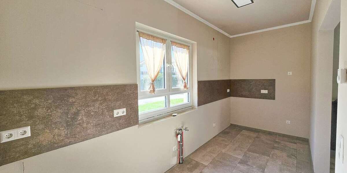 Neuwertige Stadtvilla mit ca. 160 m² Wohnfläche, Garten & 3 Stellplätzen, Energieklasse A - Einfamilienhaus Ottenbach | Angebot:27532436
