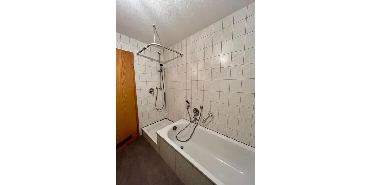 Dachgeschoßwohnung Gschwend - 3 Zimmer, 62 m&sup2;, 500&euro; | Angebot:25548356
