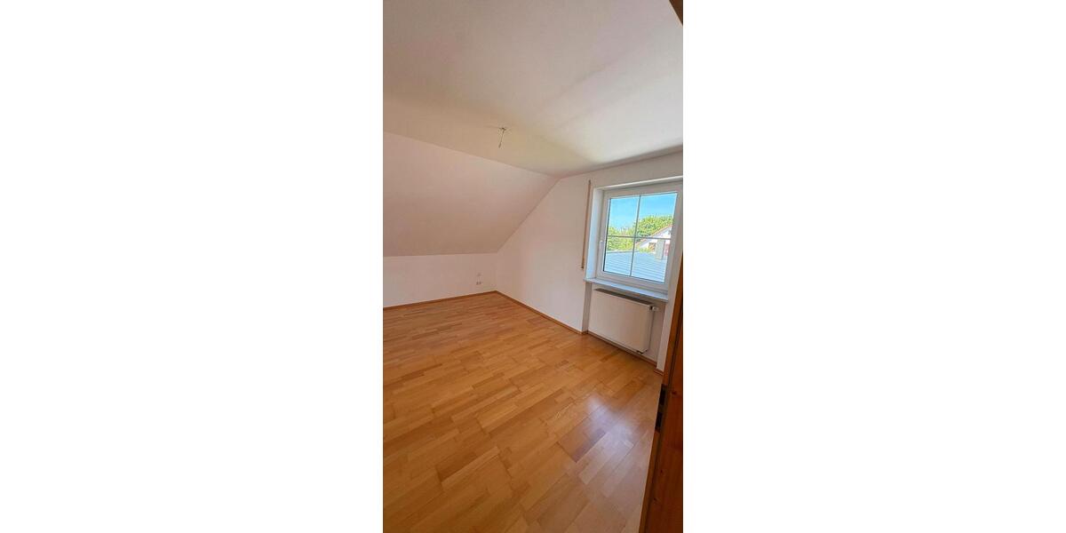 Dachgeschoßwohnung Nördlingen - 3 Zimmer, 90 m&sup2;, 980&euro; | Angebot:26018712