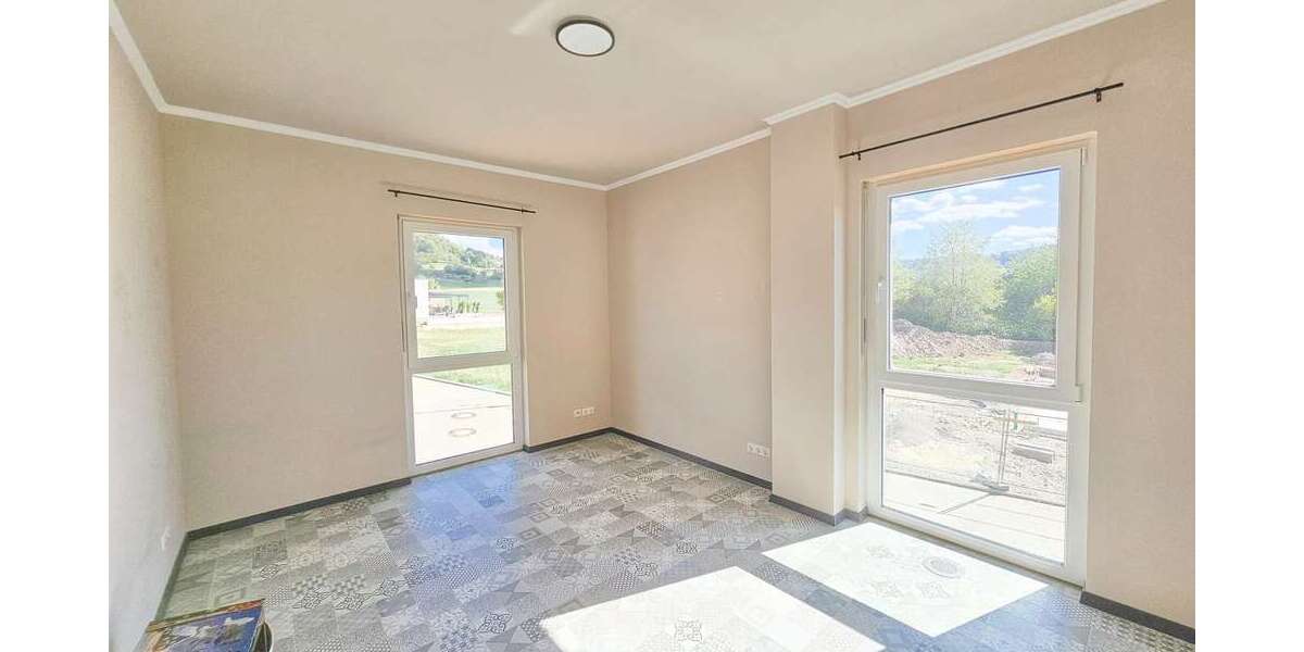 Neuwertige Stadtvilla mit ca. 160 m² Wohnfläche, Garten & 3 Stellplätzen, Energieklasse A - Einfamilienhaus Ottenbach | Angebot:27532436