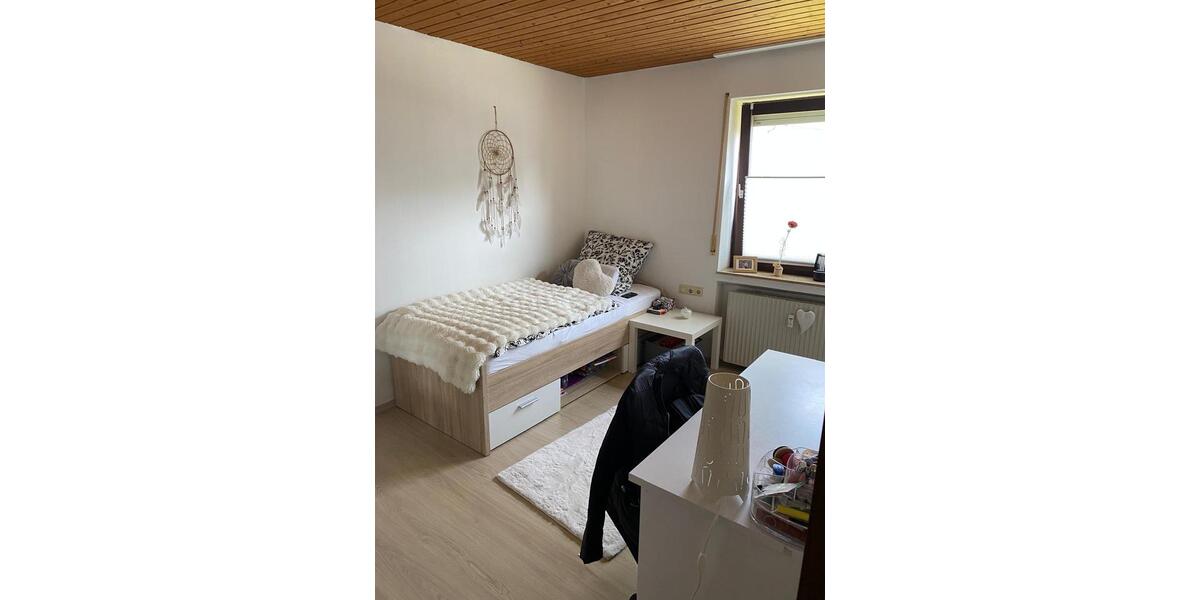 Erdgeschoßwohnung Rosenberg - 5.5 Zimmer, 142 m&sup2;, 1.200&euro; | Angebot:25944180