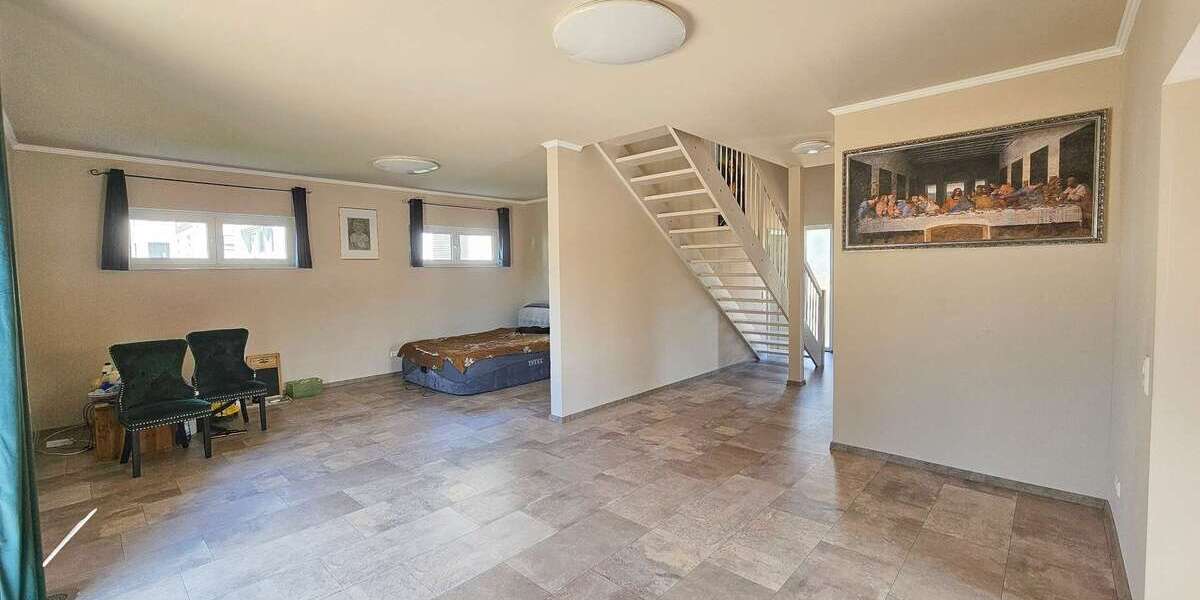 Neuwertige Stadtvilla mit ca. 160 m² Wohnfläche, Garten & 3 Stellplätzen, Energieklasse A - Einfamilienhaus Ottenbach | Angebot:27532436