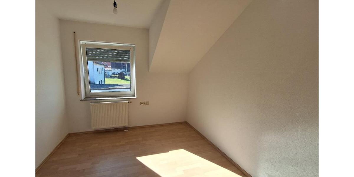 Dachgeschoßwohnung Böhmenkirch - 3 Zimmer, 70 m&sup2;, 600&euro; | Angebot:25941984