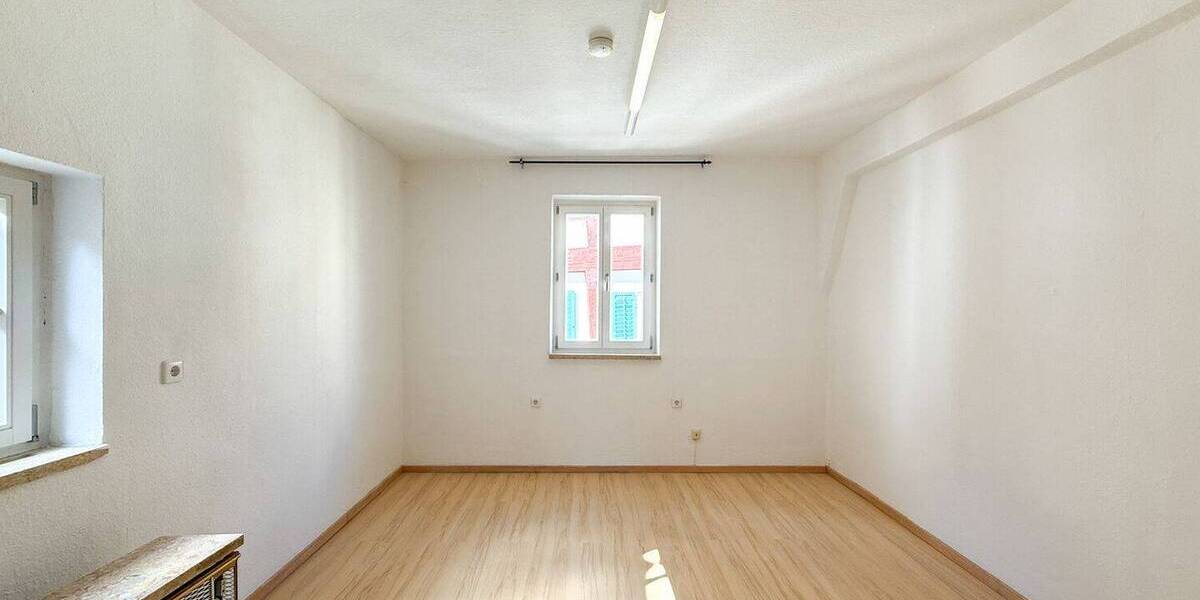Einfamilienhaus Nördlingen - 7 Zimmer, 150 m&sup2;, 295.000&euro; | Angebot:25937730
