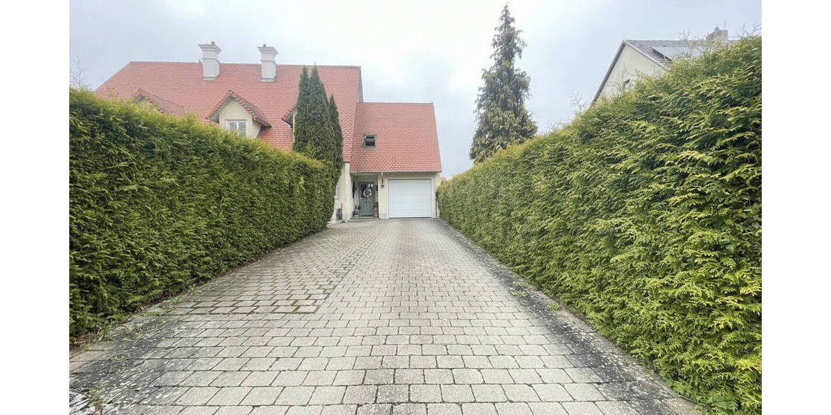 Doppelhaushälfte Nördlingen - 8 Zimmer, 161 m&sup2;, 1.670&euro; | Angebot:26568521