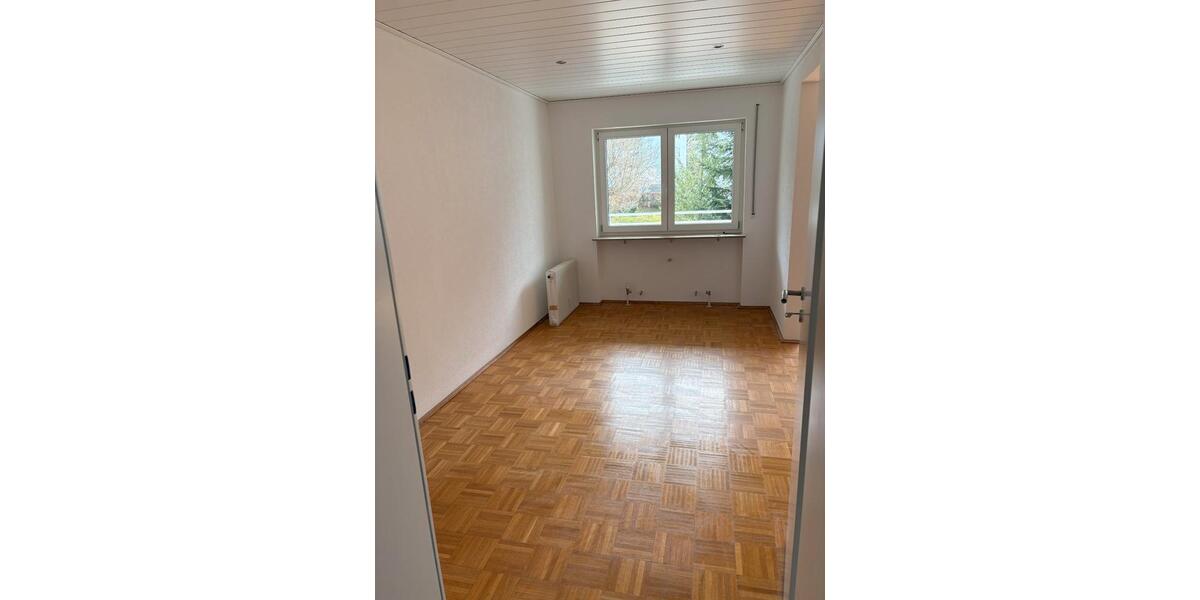 Etagenwohnung Ellwangen (Jagst) - 4 Zimmer, 108 m&sup2;, 1.000&euro; | Angebot:26040716