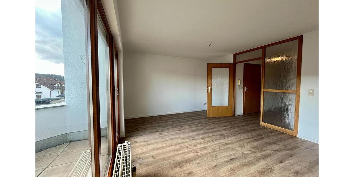 Dachgeschoßwohnung Gschwend - 3 Zimmer, 62 m&sup2;, 500&euro; | Angebot:25548356